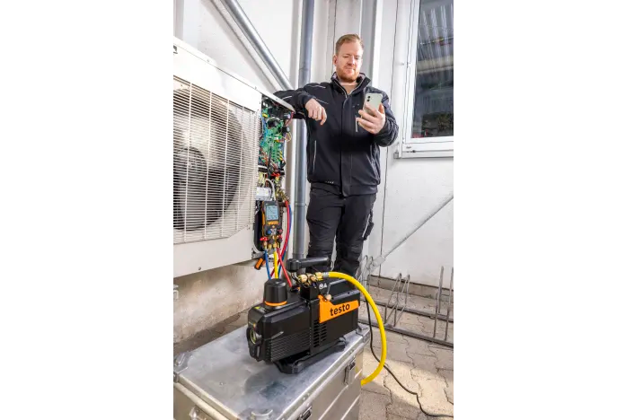 Testo 565i – Smart Vacuum Pump (10 CFM / 283 L/min)