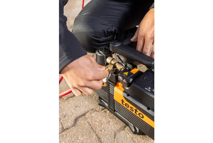 Testo 565i – Smart Vacuum Pump (10 CFM / 283 L/min)